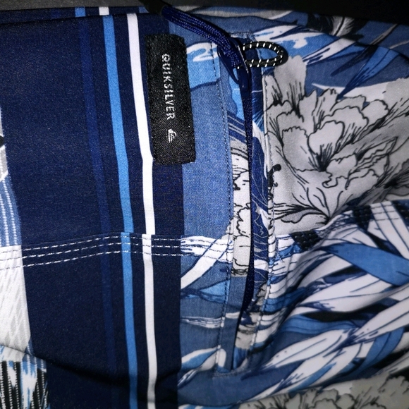 Quiksilver Boardshorts 32 NWOT - Picture 13 of 16